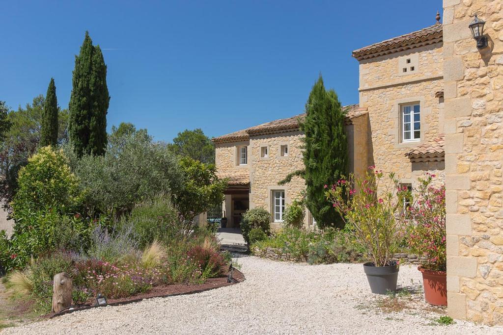 Le Mas Des Alexandrins Uzès Екстериор снимка